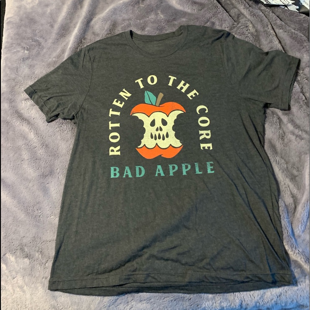 Rotten to the core Apple t shirt, size xxl.